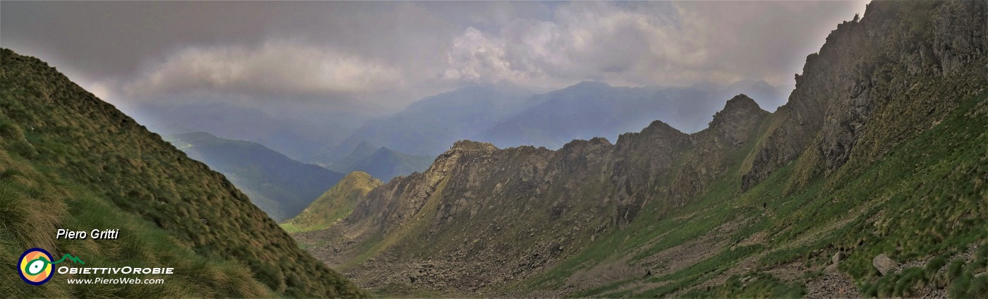 55 Vista panoramica scendendo dal sent. 107A la Val Pianella.jpg